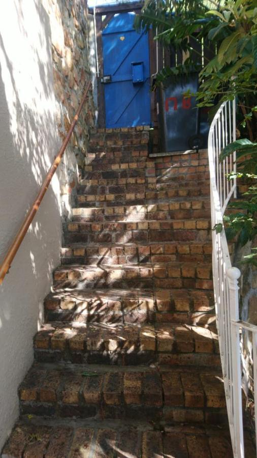 Independent Quaint Flat, Close To Beach ケープタウン エクステリア 写真