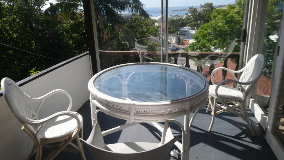 Independent Quaint Flat, Close To Beach ケープタウン エクステリア 写真