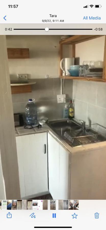 Independent Quaint Flat, Close To Beach ケープタウン エクステリア 写真