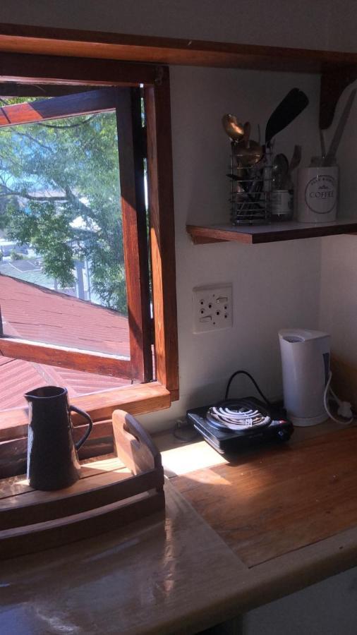 Independent Quaint Flat, Close To Beach ケープタウン エクステリア 写真
