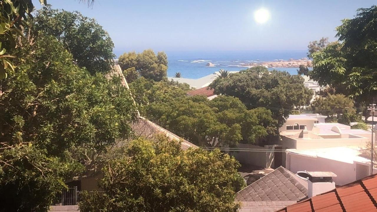 Independent Quaint Flat, Close To Beach ケープタウン エクステリア 写真