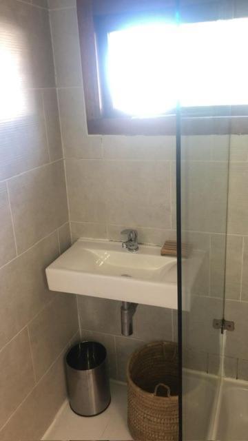 Independent Quaint Flat, Close To Beach ケープタウン エクステリア 写真