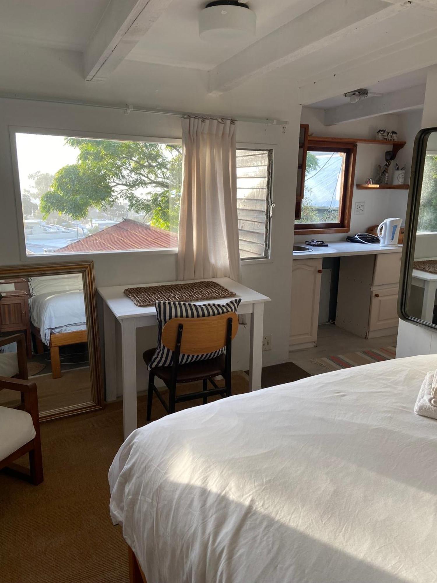 Independent Quaint Flat, Close To Beach ケープタウン エクステリア 写真