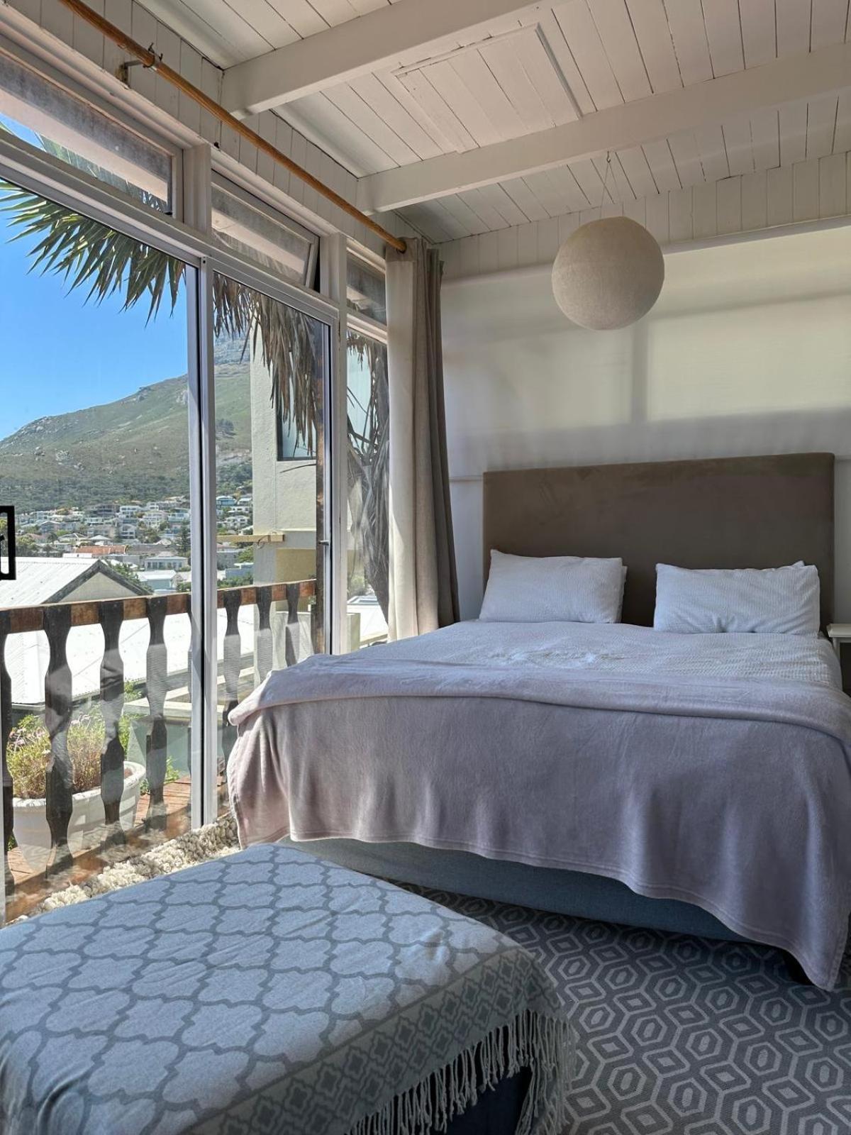 Independent Quaint Flat, Close To Beach ケープタウン エクステリア 写真