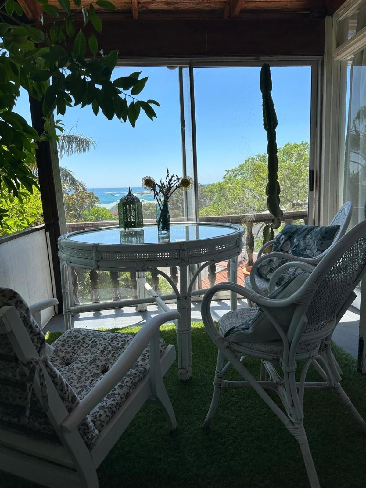 Independent Quaint Flat, Close To Beach ケープタウン エクステリア 写真